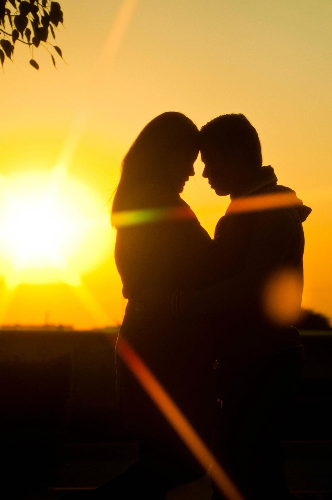 Golden Hour Silhouette Resonance